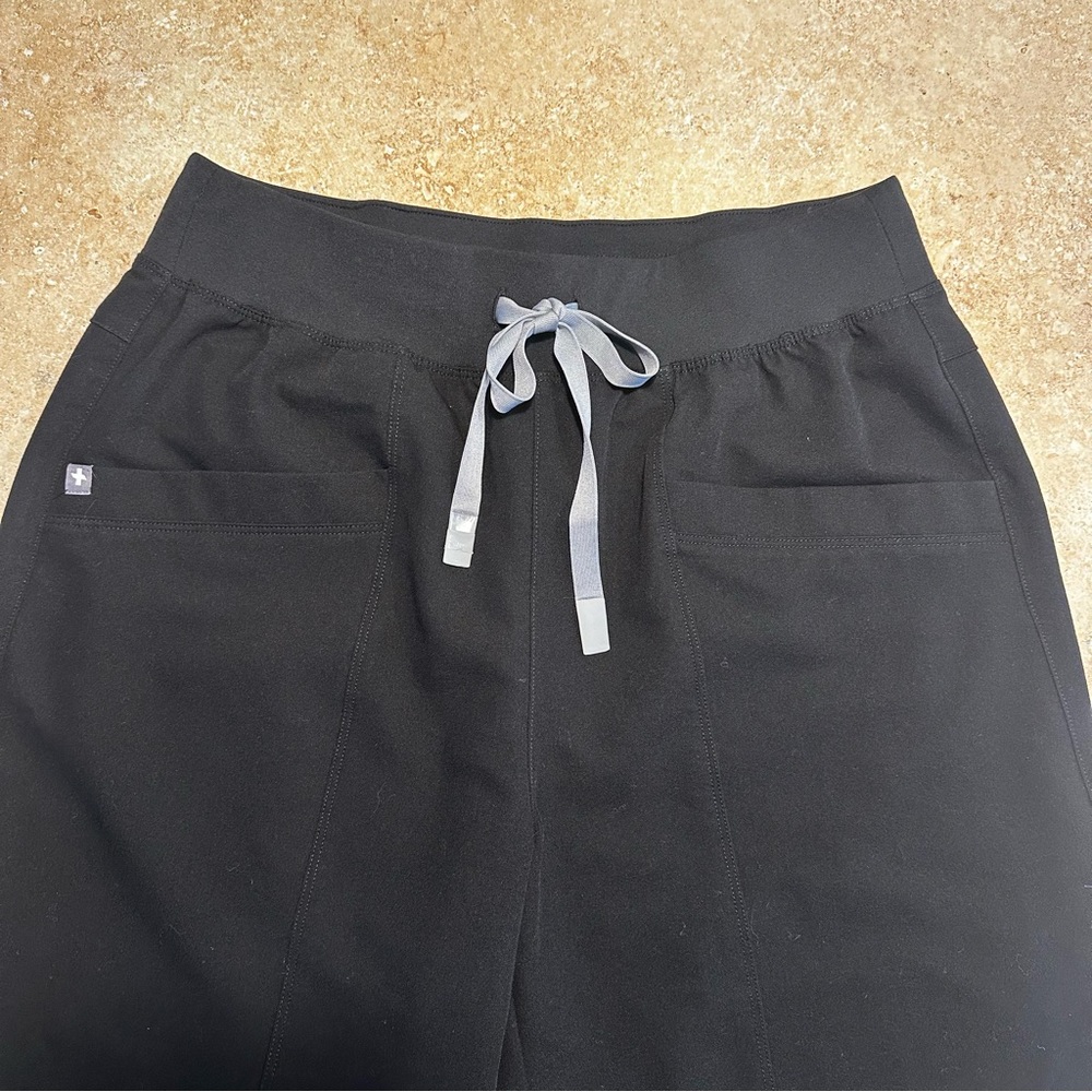 Figs High Waisted Regina Jogger Scrub Pants in Black - Picture 3 of 6